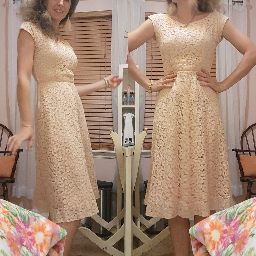 *Vintage Pink Lace Midi Dress*